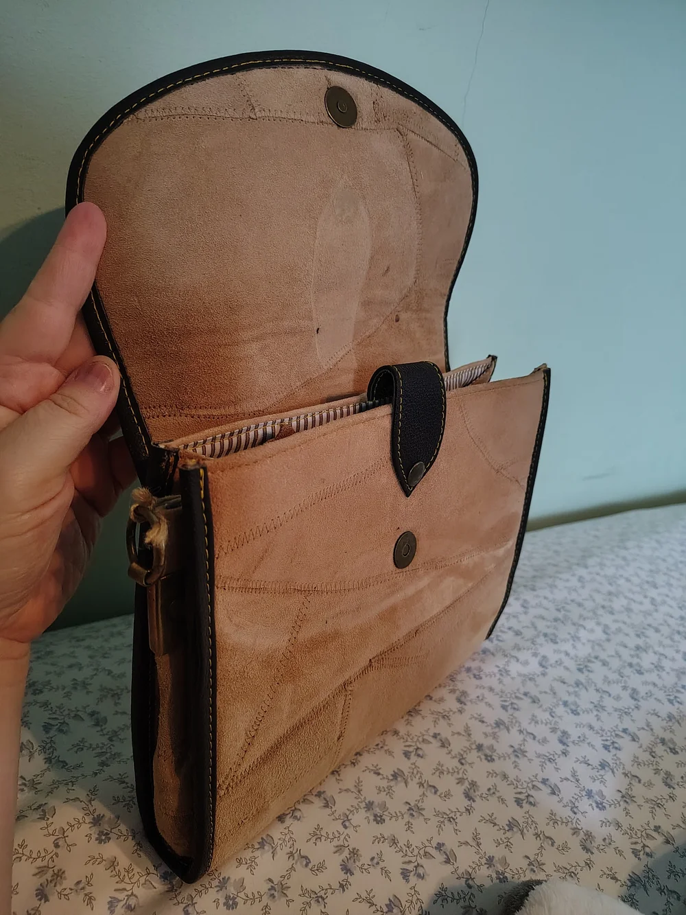 Vaans Crossbody Sleeve Bag